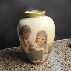 Vintage House Of Lloyd Sister Vase